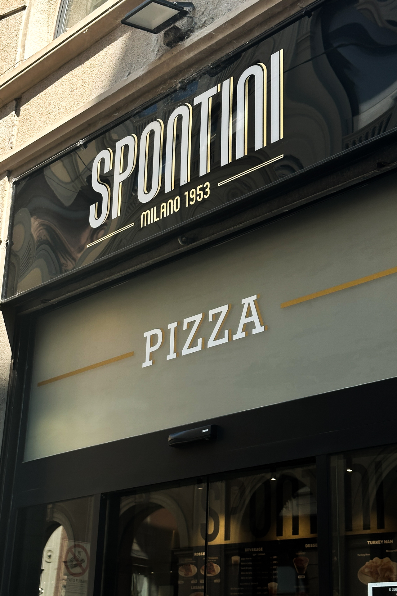 Delicious and not so expensive Pizza near Duomo di Milano named Pizzeria Spontini